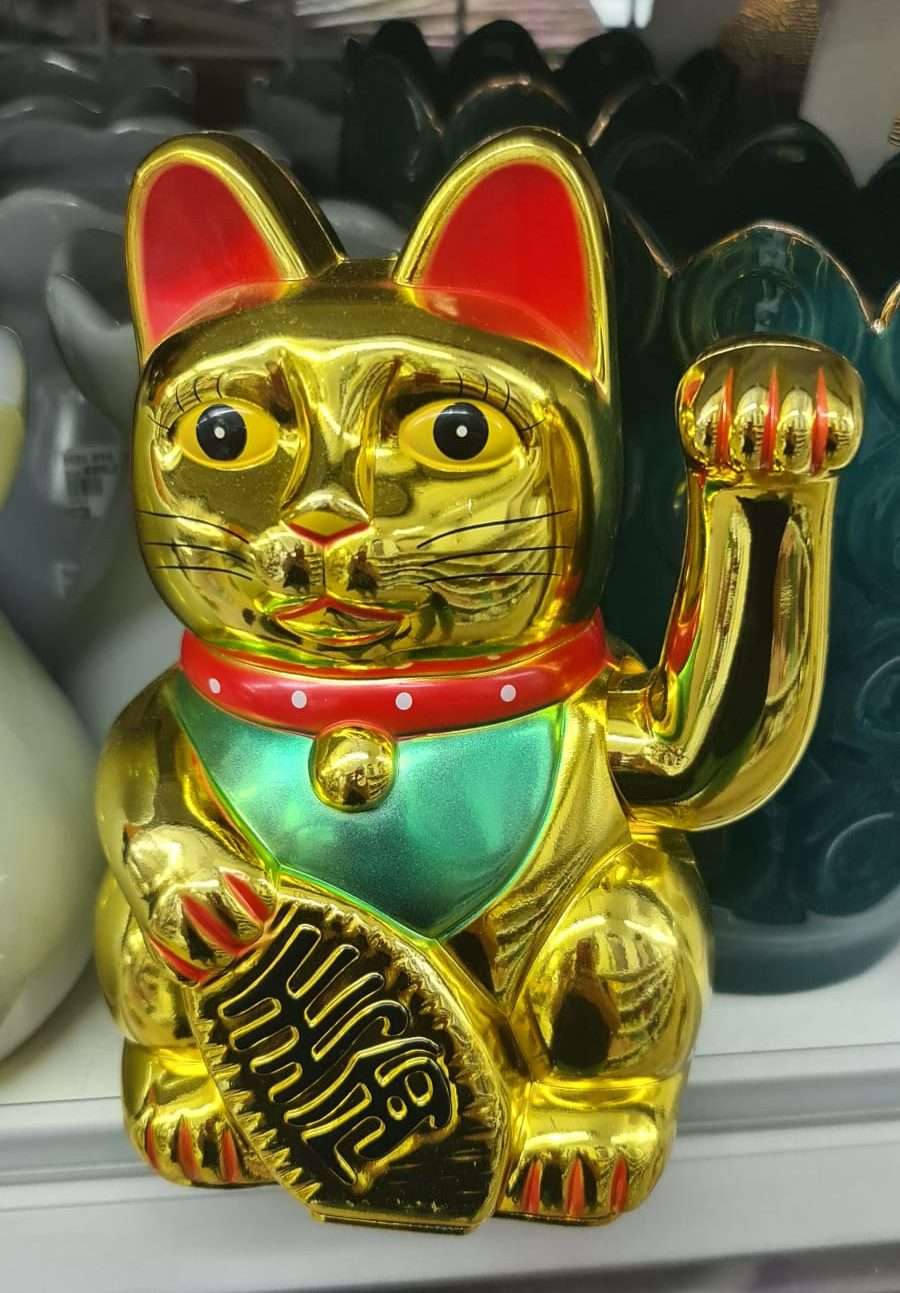 Maneki neko maca - ne maše, doziva boljitak; Foto: Na Moj Način/Marija