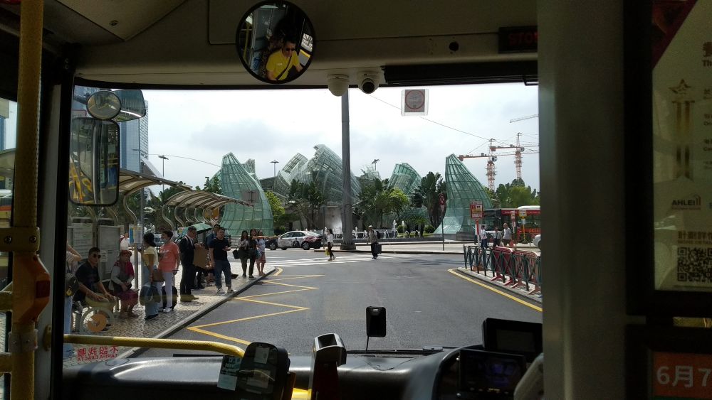 Autobusom ćete lako stići iz starog u novi deo Makaa; Foto: Vladimir Tasić, privatna arhiva
