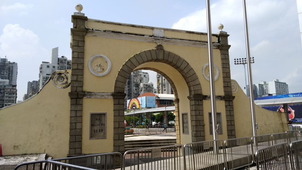 Portas do Cerco - veličanstvena kapija koja spaja kopnenu Kinu i Makao; Foto: Vladimir Tasić, privatna arhiva