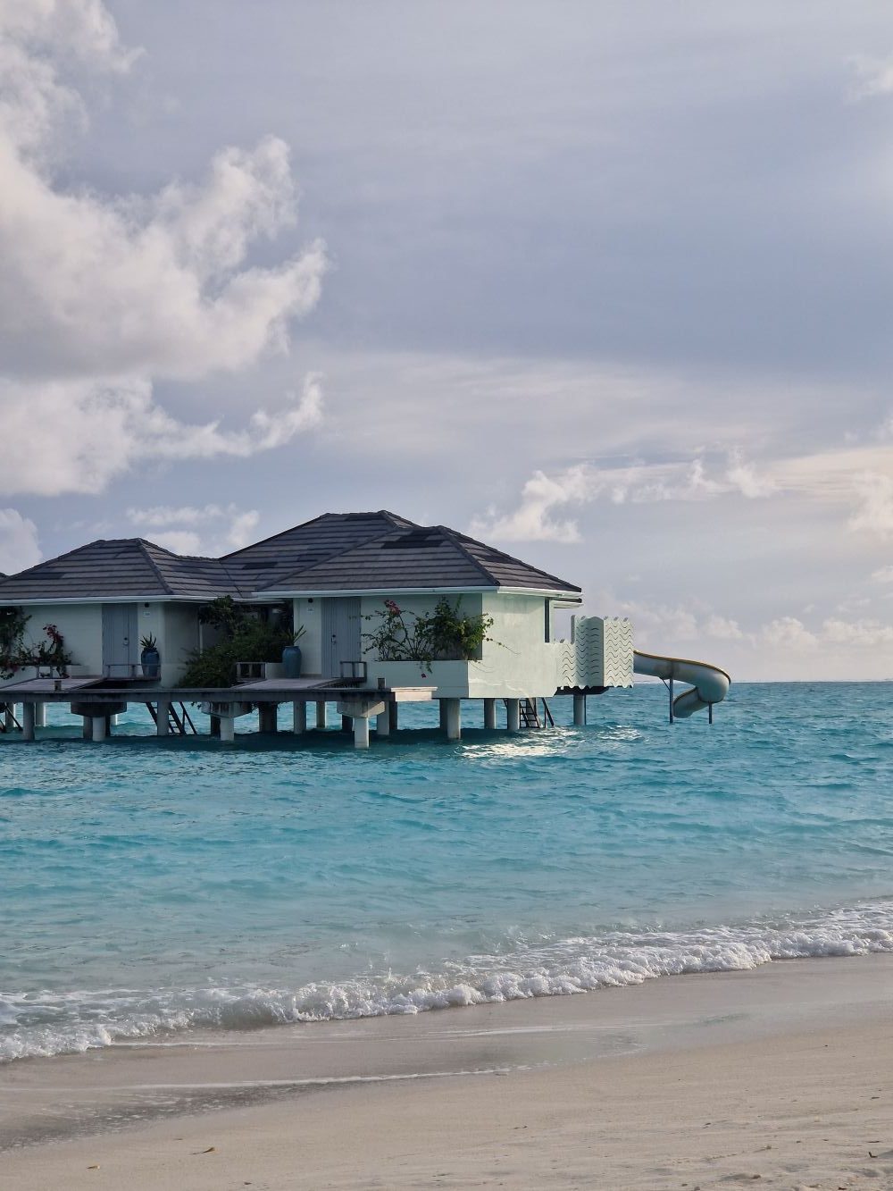 Maldivi: Besprekoran pesak, nestvarna boja mora... Foto Marina Kotevski Mandić, privatna arhiva