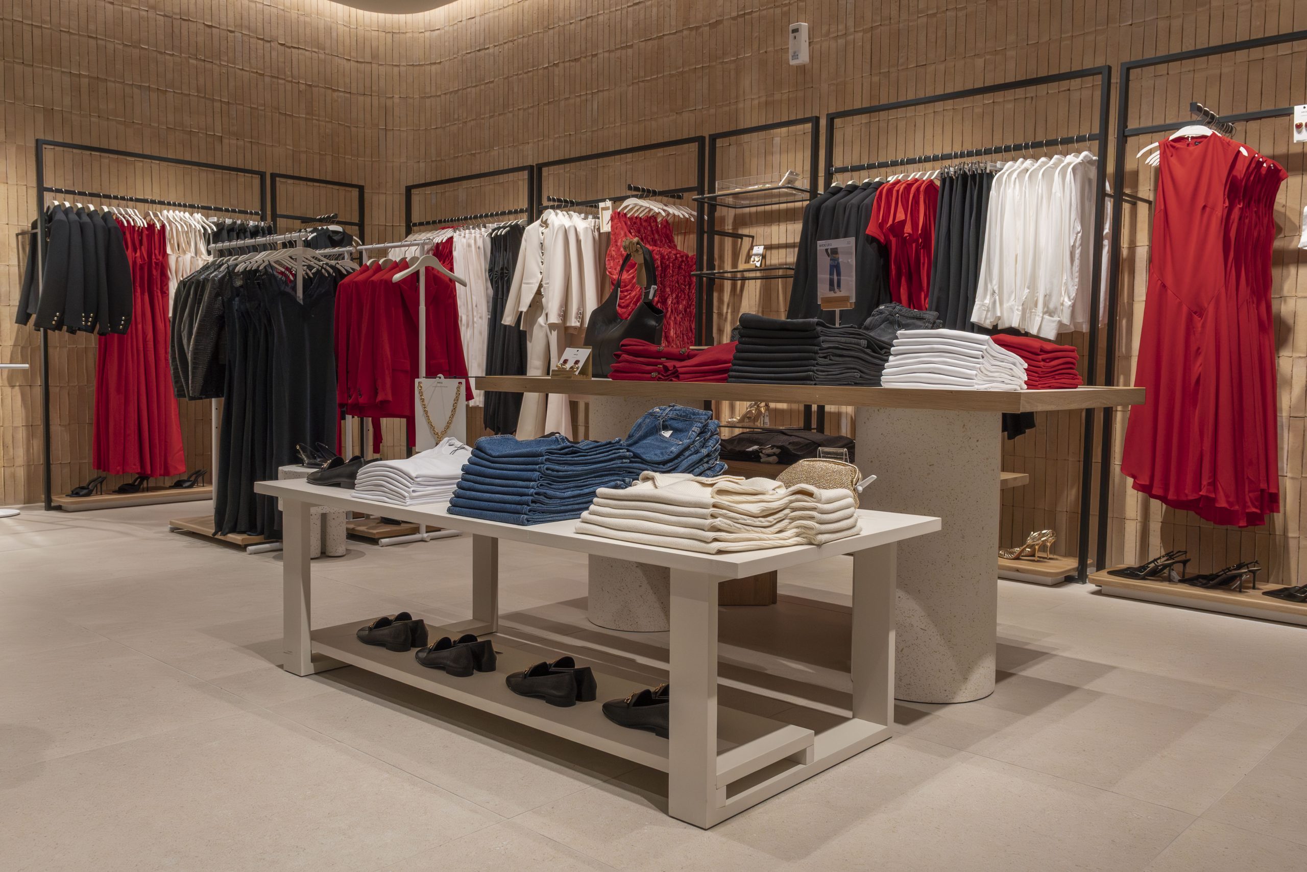 Proleće u znaku MANGO stila donosi novu SELECTION kolekciju; Foto: PROMO