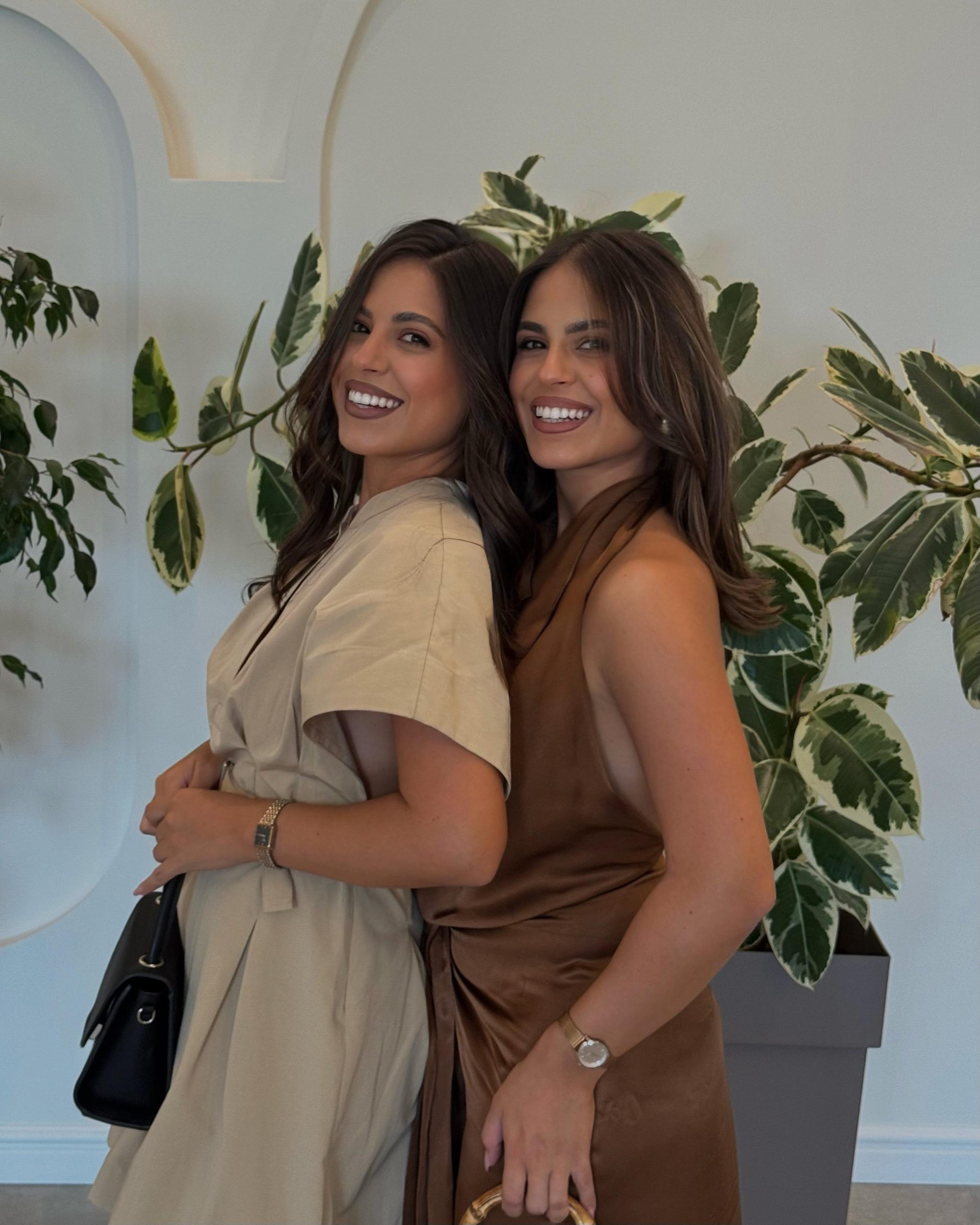 Iza identičnog izgleda kriju se dva potpuno različita karaktera... Foto: Tijana i Nina Đurić, privatna arhiva