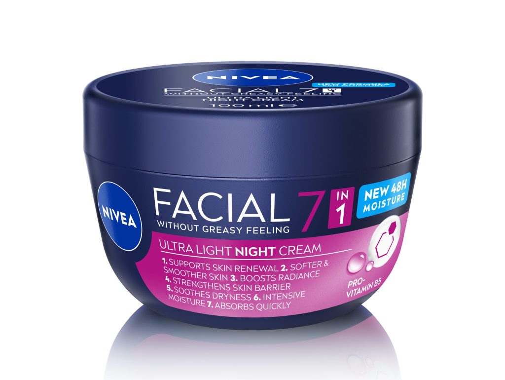NIVEA FACIAL Night krema formulisana da prirodno obnavlja kožu tokom noći... Foto: PROMO